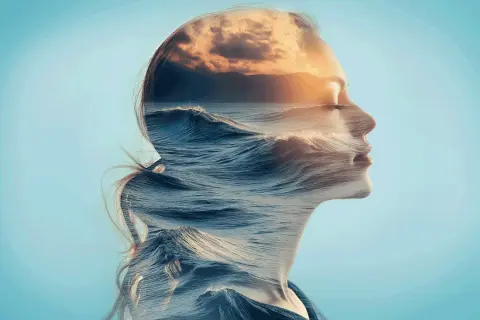 Profilo di donna sovrapposto a onde marine e tramonto, un'immagine che evoca l'ansia a caso, come un mare in tempesta dentro di sé.