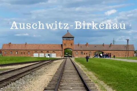 Brama Auschwitz-Birkenau, tory kolejowe. Informacje o auschwitz bilety cennik.