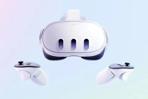 Białe gogle VR i dwa kontrolery unoszą się na pastelowym tle, gotowe do wciągających gier na gogle VR.