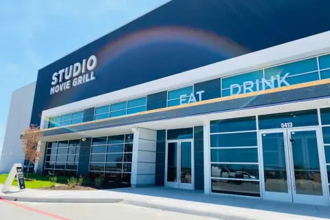 Studio Movie Grill w Polsce? Odkryj luksusowe kina z jedzeniem!
