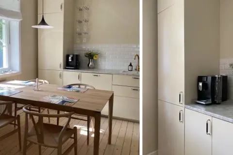 Ljust kök med matbord och stolar. Köksluckor i en ljusbeige nyans, perfekt för den som vill måla luckor i en ny färg.