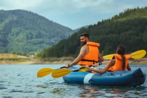 Jaki kajak pneumatyczny wybrać? Poradnik eksperta i TOP modele
