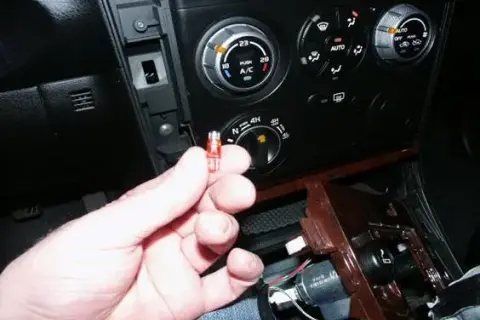 Gdzie są bezpieczniki w Suzuki Grand Vitara? Oto wszystko, co musisz wiedzieć