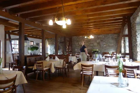 Shah Gastronomie Königswinter: Nahöstliche Küche & Rheinblick