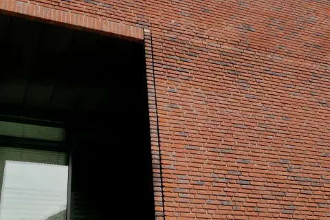 Dylatacje: Co ile metrów? Rozstaw, normy, błędy. Uniknij pęknięć!