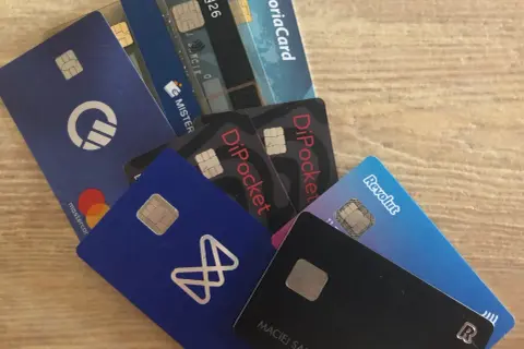 Karty płatnicze: Mastercard Debit FX, DiPocket, Revolut, N26, Mister, IgoriaCard.
