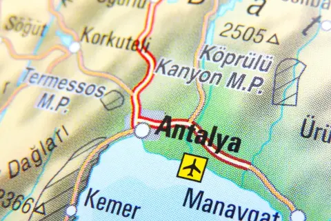 Ile trwa lot z Poznania do Turcji Antalya? Odkryj zaskakujące fakty