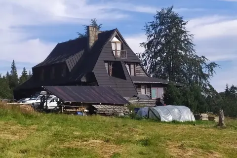 Bacówka na Obidzy: Dojazd autem, noclegi, szlaki. Planuj wyprawę!
