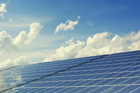 Paneles solares en Segovia, aprovechando el sol para obtener energía limpia. ¡Infórmate sobre subvenciones placas solares Segovia!