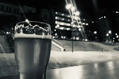 500 ml piwa ile to wódki? Zaskakujące porównanie alkoholu