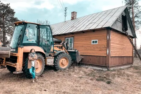 Jak odnowić stary drewniany dom z zewnątrz i uniknąć kosztownych błędów