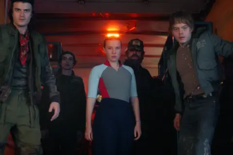 Steve, Jonathan, Eleven und Freunde sind bereit für den Kampf in Stranger Things Staffel 5.
