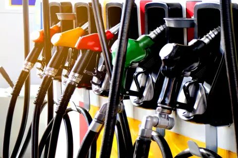 Ile kosztuje diesel w lutym 2026? Prognozy i sposoby na oszczędność.