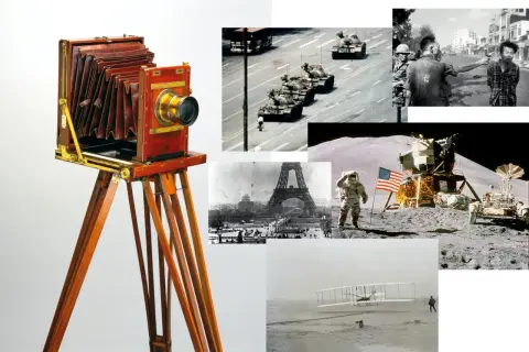 De eerste camera ooit, een houten balgcamera op statief, naast iconische beelden: tanks, maanlanding, Eiffeltoren, Vietnamoorlog en de eerste vlucht.