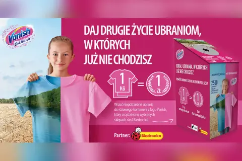 Dziewczynka trzyma dwie koszulki: jedną z widokiem na jezioro, drugą różową. Obok logo Vanish i hasło akcji.