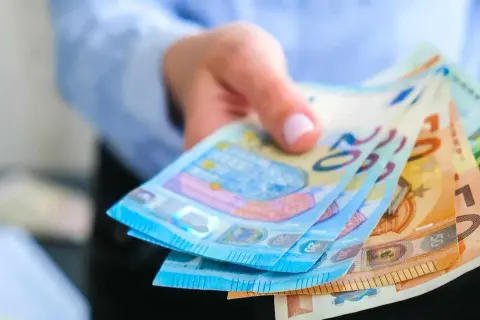 Ile zarabia barman w Irlandii? Zaskakujące fakty o wynagrodzeniach