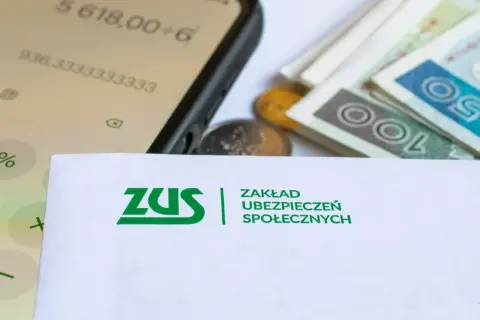ZUS i pieniądze na koncie. Obliczenia wskazują na potencjalne odszkodowanie z ZUS.