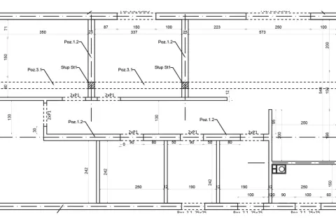 Plan konstrukcyjny z wymiarami, słupami i oznaczeniami elementów, typowy dla projektu cad.