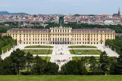 Pałac Schönbrunn w Wiedniu: najsłynniejsza rezydencja Habsburgów w Austrii