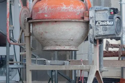 Jak zrobić półsuchy beton krok po kroku – uniknij błędów i zaoszczędź czas
