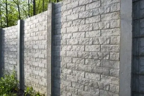 Czym pomalować podmurówkę ogrodzenia, aby była trwała i odporna?