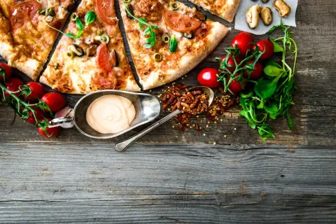 Czy pizza jest niezdrowa? Dowiedz się, jak jeść ją bez wyrzutów sumienia