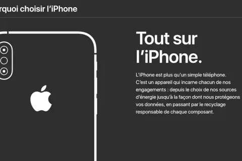 Le dos d'un iPhone blanc avec le logo Apple et un texte expliquant pourquoi choisir l'iPhone.