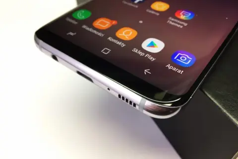 Ile kosztuje wymiana aparatu w telefonie Samsung? Ceny i porady
