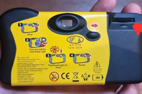 Jak wywołać zdjęcia z aparatu jednorazowego Kodak? Gdzie i za ile?