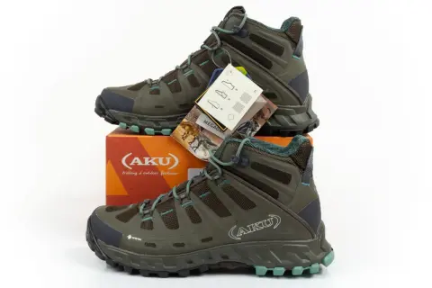Dwa turkusowo-zielone buty trekkingowe Aku Selvatica GTX, gotowe na górskie przygody.