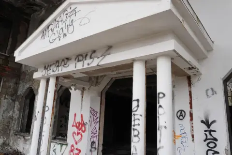 Dlaczego upadł hotel Murat w Redzie? Kluczowe przyczyny i skutki