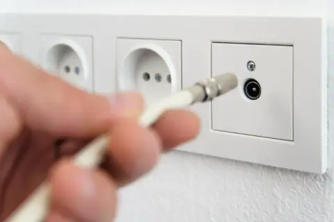 Jak podłączyć dwa telewizory do jednej anteny bez problemów z sygnałem