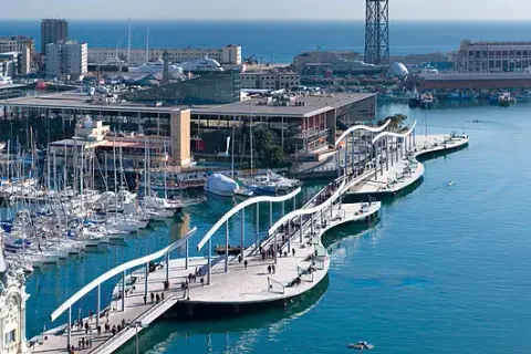 Barcelona nad morzem? Odkryj plaże, port i atrakcje!