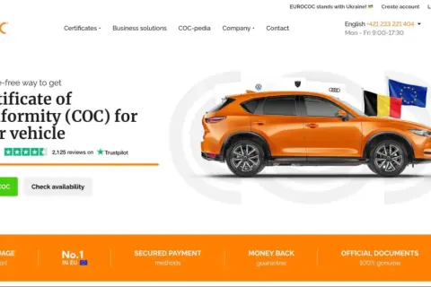 Orange bil från Tjeckien med flaggor från Belgien och EU. Eurococ hjälper dig att få intyg för din bil.