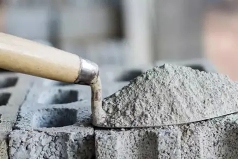 Ile kosztuje paleta cementu? Zaskakujące ceny różnych rodzajów cementu!
