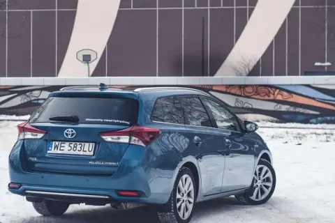 Toyota Auris Hybrid: Ile naprawdę pali? Realne spalanie 3,5-7,5 l/100 km