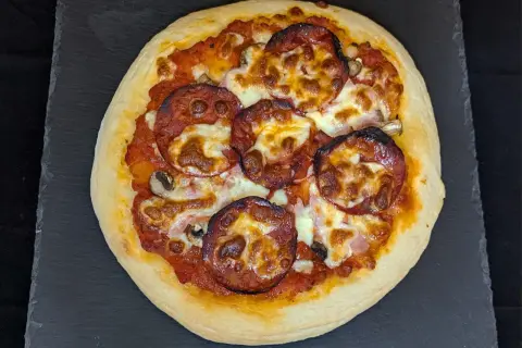 Pizza au Chorizo Maison: Recette Facile & Astuces d'Expert