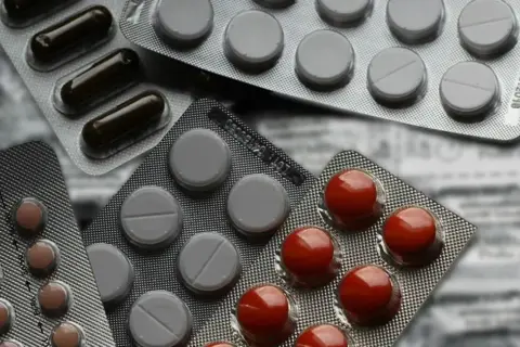 Czy można przewozić leki w bagażu podręcznym? Sprawdź zasady i ograniczenia