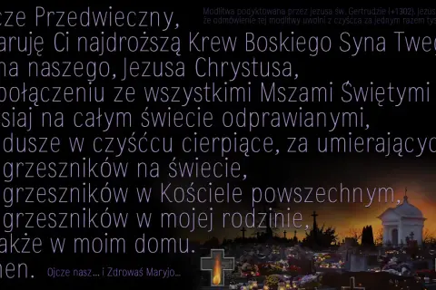 Cmentarz o zmierzchu z krzyżami, zniczami i mauzoleum.