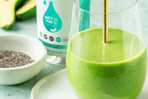 Szybkie i zdrowe keto koktajle na śniadanie, które zaspokoją głód