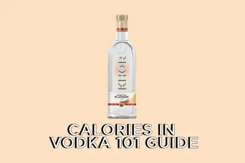 Butelka wódki Khor na beżowym tle. Tekst "CALORIES IN VODKA 101 GUIDE" podpowiada, ile kalorii ma pół litra wódki smakowej.