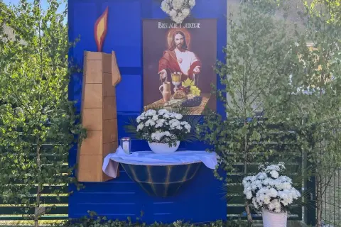 Jak wygląda ołtarz na Boże Ciało? Tradycje, dekoracje i inspiracje