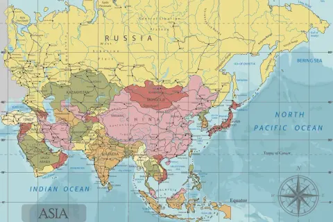Mapa Azji z zaznaczonymi stolicami, takimi jak Pekin, Tokio, Seul, Ułan Bator, Astana.