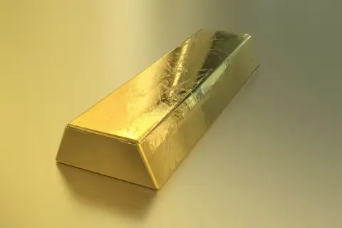 Sztabka złota, jak po dotyku Midasa. 14k co to znaczy? Czyste złoto, błyszczące i cenne.