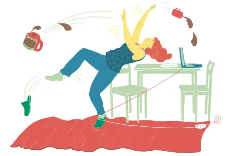 Kvinna snubblar över sladd, kaffekoppar flyger. En illustration av en skada på jobbet orsakad av en olycka hemma.