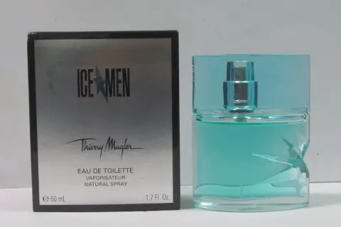 Mugler a man, woda toaletowa Ice Men w błękitnym flakonie i srebrnym opakowaniu.