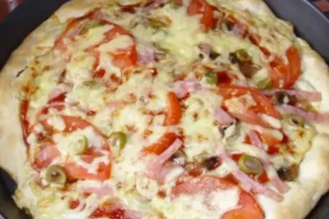 Pizza z Thermomixa: Pieczenie na MAXA dla chrupiącego spodu