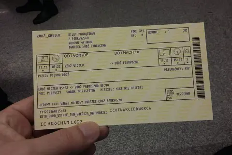 Czy trzeba drukować bilet PKP? Sprawdź, co możesz zrobić, aby zaoszczędzić