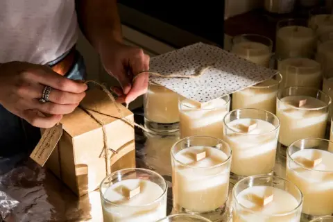 Skąd wziąć knot do świeczki? Sprawdzone sposoby i porady DIY