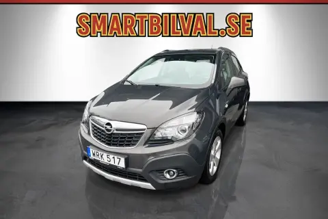 Mörkgrå Opel Mokka, perfekt för en begagnad bilaffär. Läs vårt opel mokka begagnad test för att hitta din drömbil.